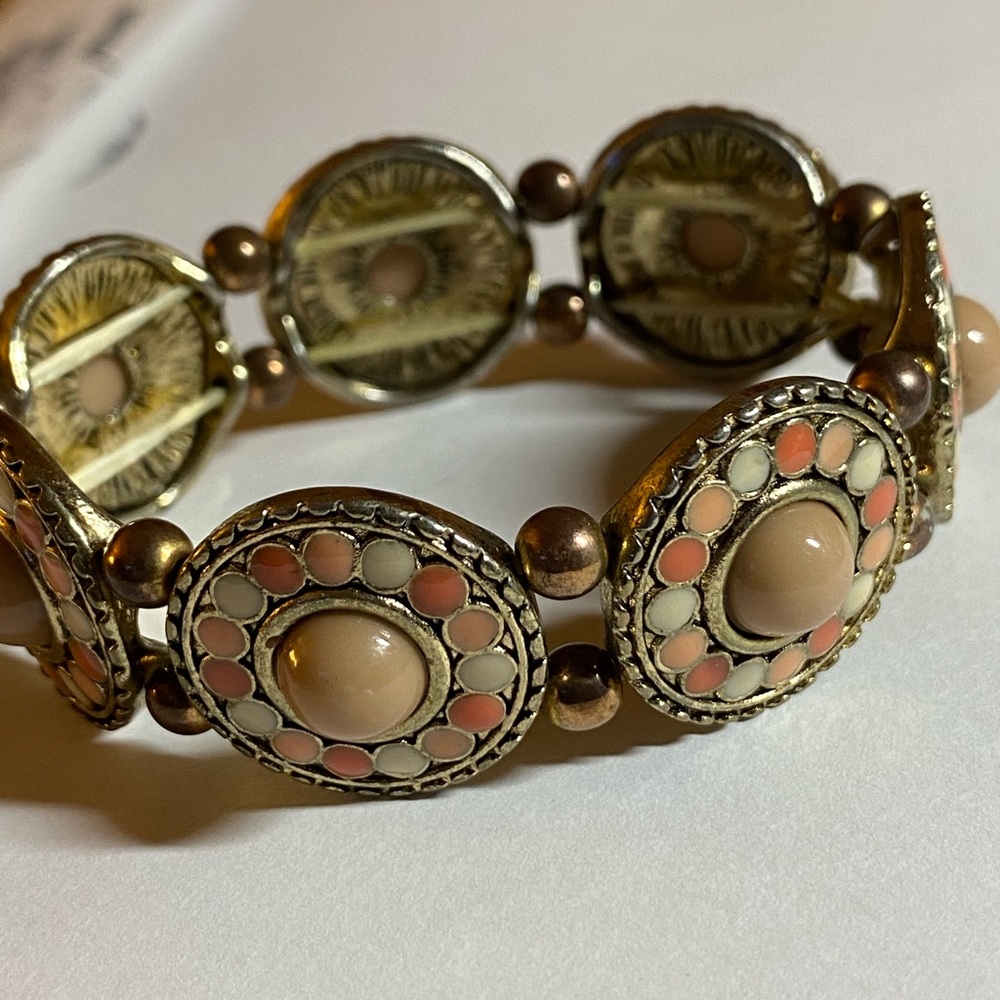 Bracelet, expandable, slide on.BOHEMIAN look. Colors: cream, pinks, gold tone.